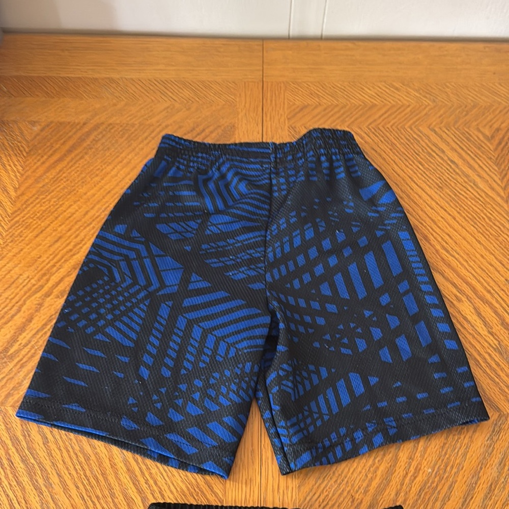 2 pair Garanimals shorts elastic waist - Picture 4 of 6